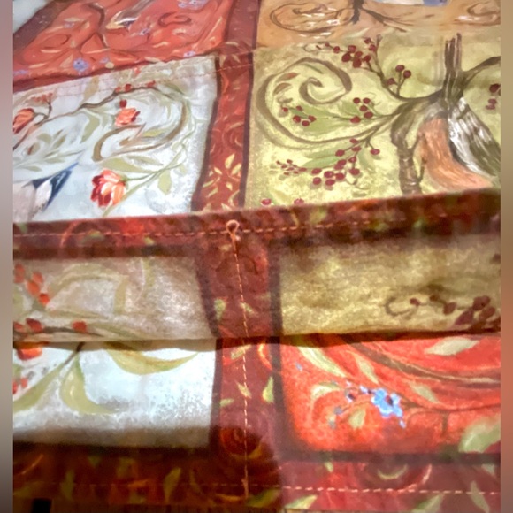 Table Runner w/Squares of Birds Different Color Backgrounds. Cotton Hand Made EC - Picture 16 of 16